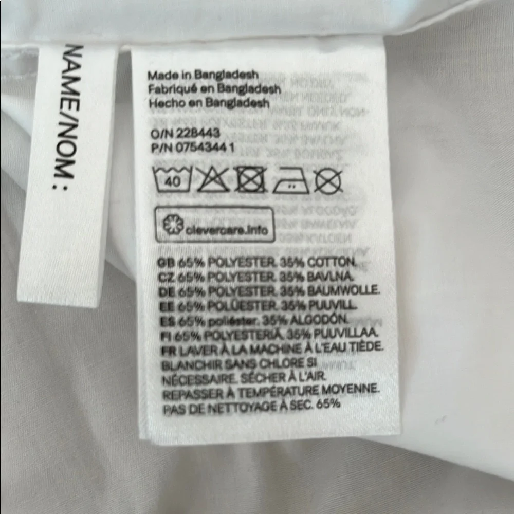 Classic White Dress Shirt with Minimalist Design - Picture 4 of 7